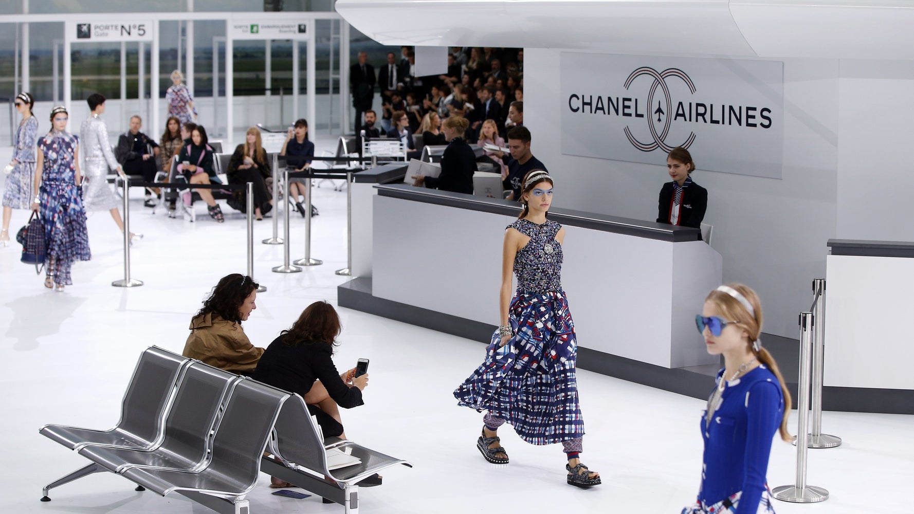 Chanel's Spring 2016 Fashion Show Hit New Heights | HuffPost Life Chanel's Spring 2016 Fashion Show Hit New Heights | HuffPost Life