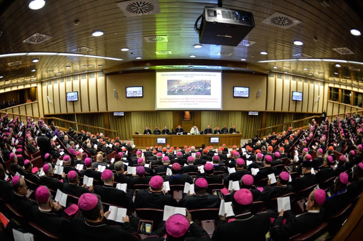 A general view shows bishops, cardinals and Pope Francis (C) during the second morning session of the Synod on the Family at the Vatican on October 6, 2015.