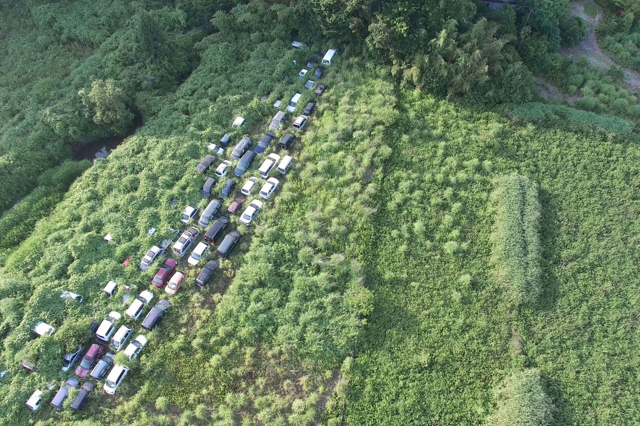 An aerial photo of cars that were abandoned.