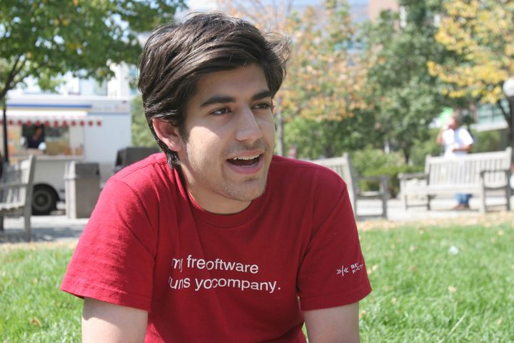 Aaron Swartz sits outside in Cambridge, Friday, Aug. 31, 2007. (Photo by Wendy Maeda/The Boston Globe via Getty Images)