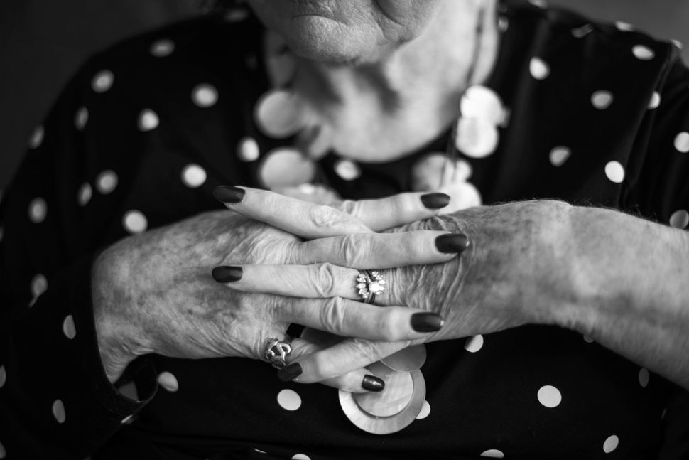 8-intimate-photos-that-show-the-beauty-of-aging-hands-intimate-photos