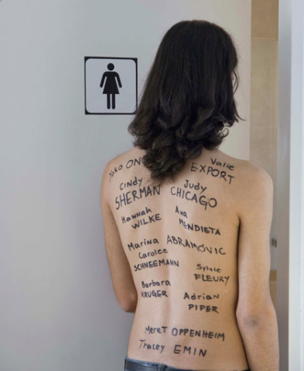 Effy Beth, <em>Una nueva artista necesita usar el baño (A new artist needs to use the bathroom)</em>, 2011. Courtesy of the artist's estate.