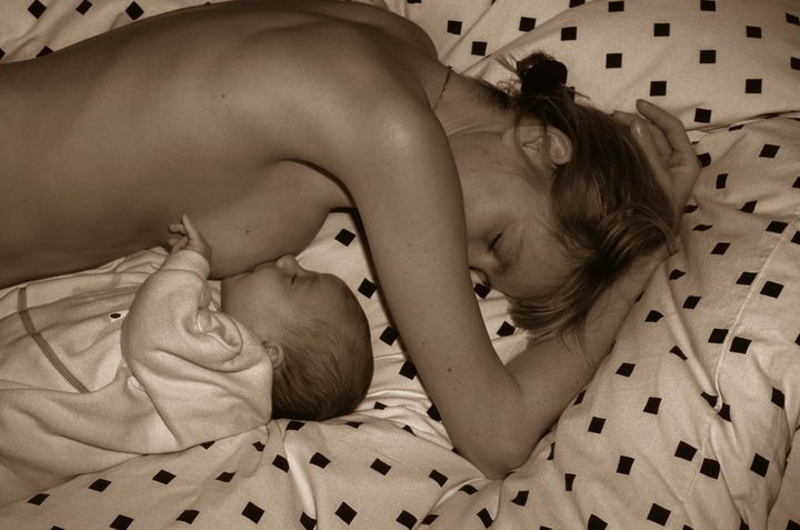 New moms who don't get the space and time they need to pump breast milk at work are less likely to continue breastfeeding their children, a new study finds.