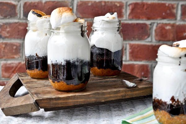 <strong>Get the <a href="http://www.howsweeteats.com/2011/04/smores-cake-in-a-jar/">S’mores Cake in a Jar recipe</a> by How S