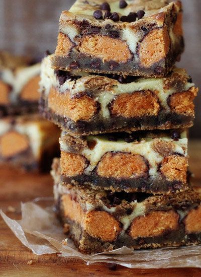 <strong>Get the <a href="http://www.bakersroyale.com/bars-and-cookie-bars/butterfinger-cookie-dough-cheesecake-bars/">Butterf