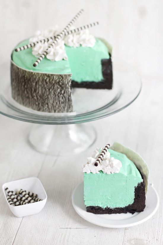 <strong>Get the <a href="http://www.sprinklebakes.com/2012/04/mint-white-chocolate-mousse-cake-and.html">Mint-White Chocolate