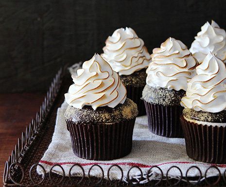 <strong>Get the<a href="http://www.bakersroyale.com/cupcakes/smores-cupcakes/"> S’mores Cupcake recipe</a> by Bakers Royale</