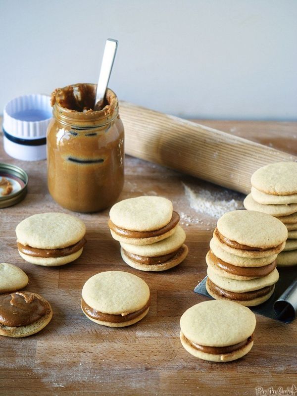 <strong>Get the <a href="http://passthesushi.com/baked-elements-review-alfajores-and-dulce-de-leche/" target="_blank">Alfajor