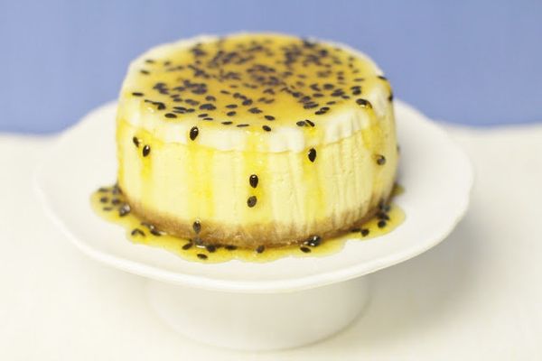 <strong>Get the <a href="http://www.beyondsweetandsavory.com/2011/12/passion-fruit-cheesecake-v3.html" target="_blank">Passio