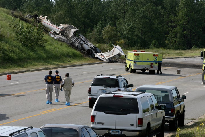 Travis Barker Talks About 2008 Plane Crash That Nearly Killed Him | HuffPost