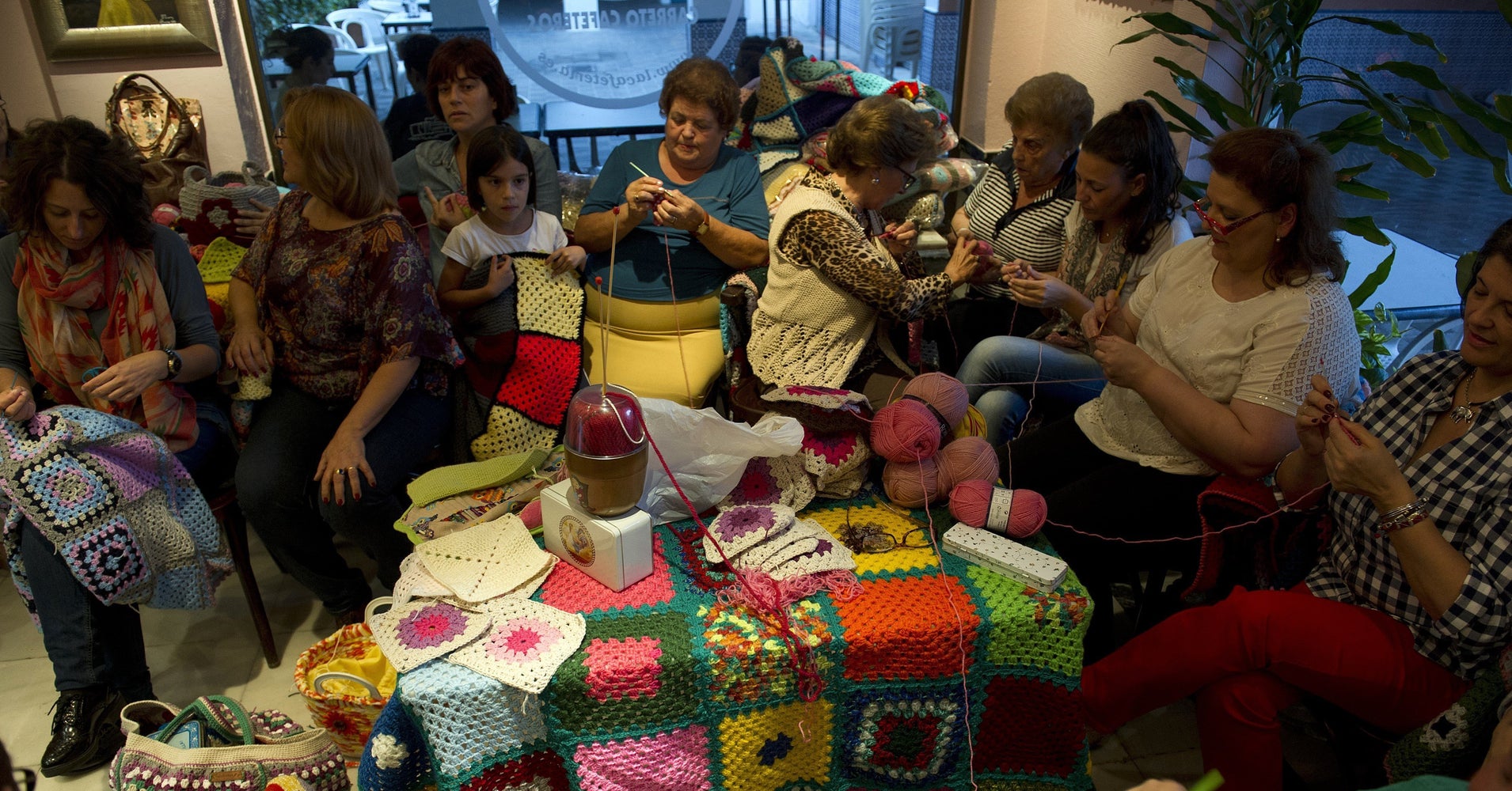 People In Spain Knitted Blankets To Help Syrians Prepare For Winter