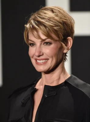 Alyssa Milano Debuts A New Playful Pixie Cut Huffpost Life