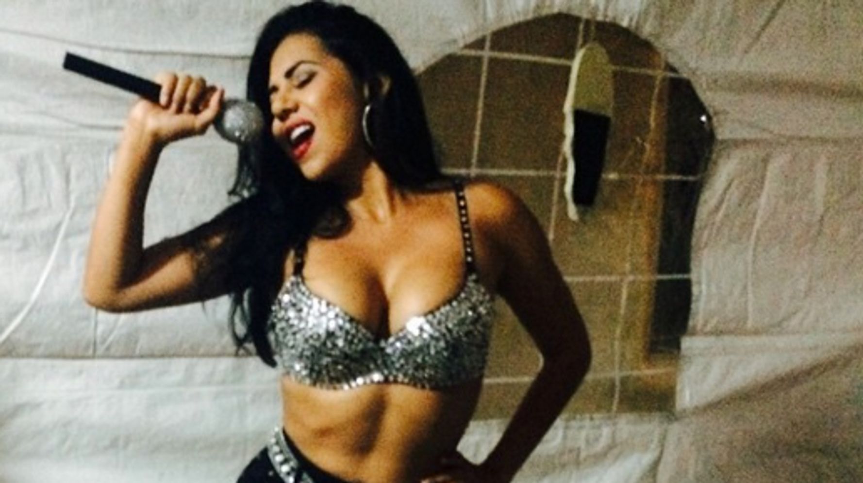 26 Ways To Channel Selena And Look Como La Flor This Halloween