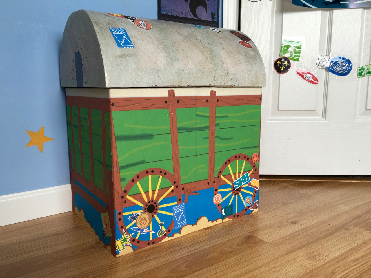 covered wagon toy chest