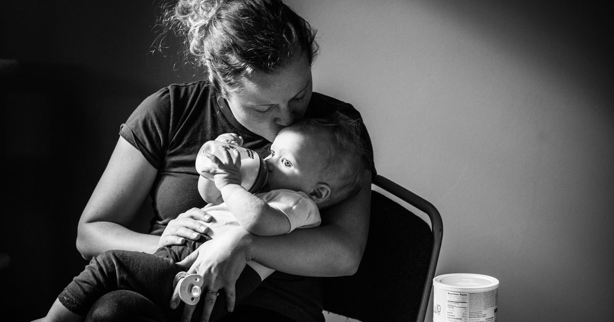 26-photos-that-show-the-beautiful-ways-moms-feed-their-babies