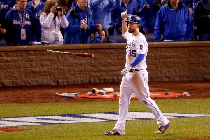 Royals' Eric Hosmer avoids Bill Buckner fate vs. Mets, knocks in