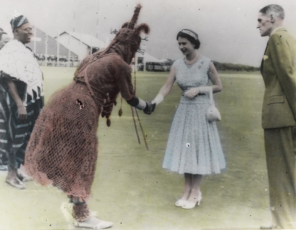 Queen Elizabeth meets the <i>oba.</i>