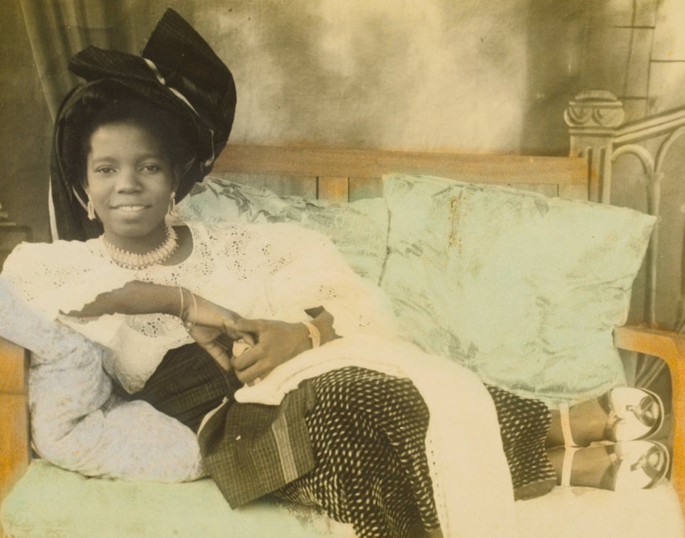 Reclining young lady Hand-colored photograph by Chief S.O. Alonge, c. 1950 Benin City, Nigeria Chief Solomon Osagie Alonge Co