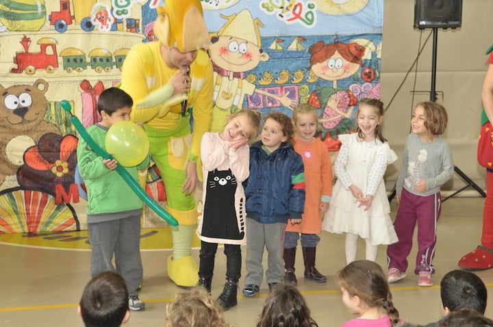 This is the Jaffa branch of Hand in Hand, in both Hebrew and Arabic, a school made up of four kindergarten and two first-grade classes that aims to respond to growing Jewish-Arab segregation and violence with mutual respect and open dialogue.