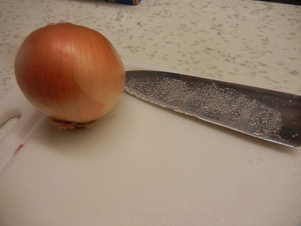 4 Ways to Reduce Tearing while Cutting Onions - Atlantic Eye Institute
