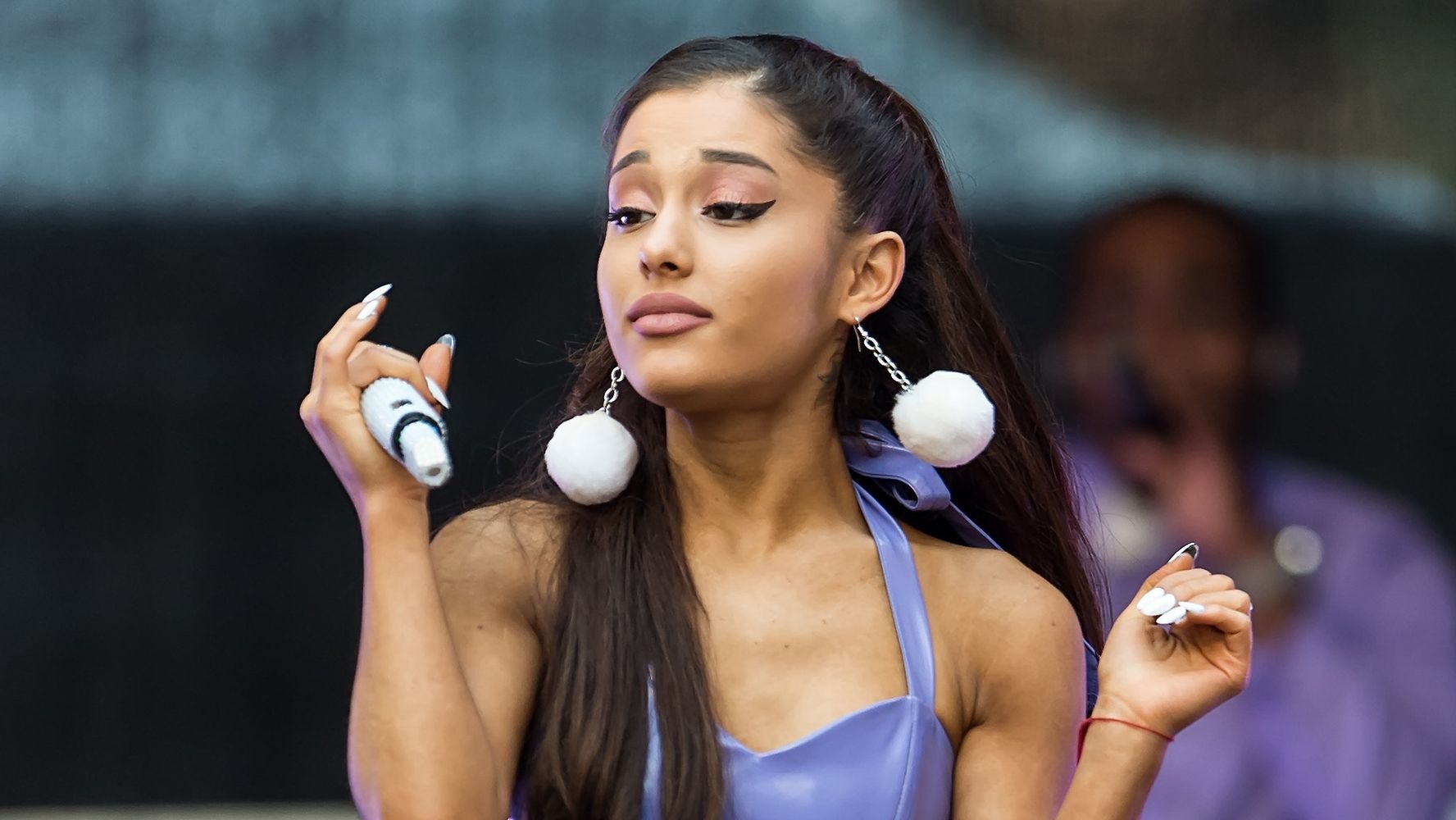 Ariana Grande Doesnt Have Time For Body Shaming Haters Huffpost 