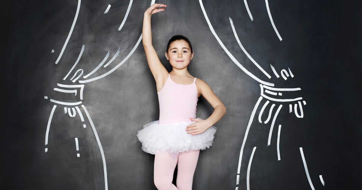 мечтает стать актрисой. мечтает стать актрисой. детская коммуна валентина осеева. как стать артисткой. девочка мечтает стать актрисой.