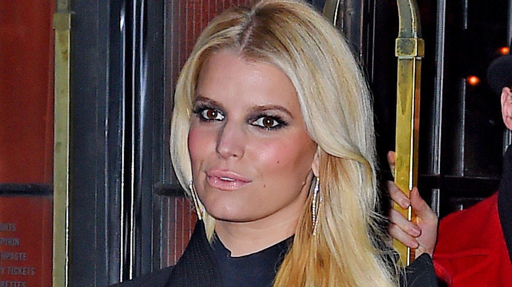 Jessica Simpson Goes Braless In Sexy Little Black Dress.