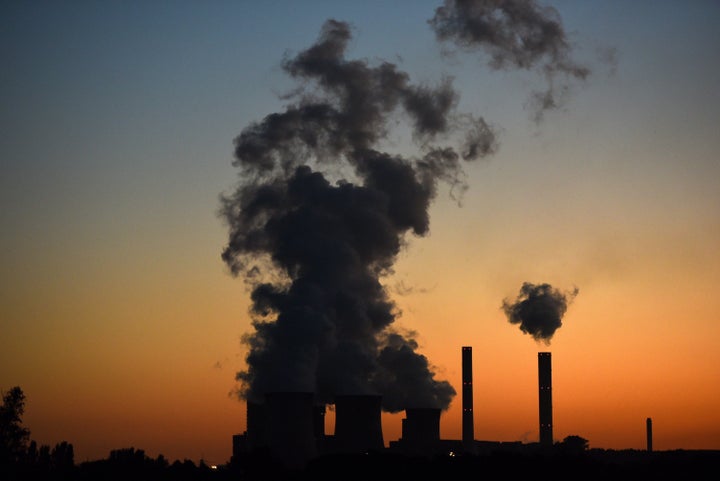 Global coal consumption is decreasing, according to Greenpeace study.