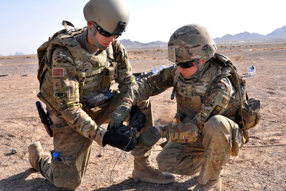 33 Powerful Photos Of Military Women Serving Their Country | HuffPost