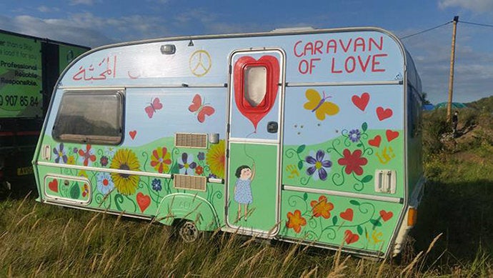 Caravans are being used by migrants and refugees as temporary shelters, as well as by volunteers on the ground. The "Caravan
