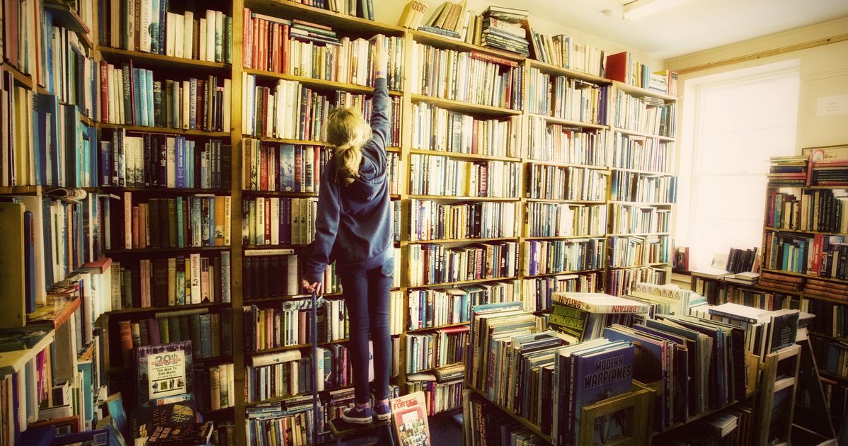 Collection hobbies. Фотография библиотеки. Фотосессия в библиотеке. Хобби чтение книг. Человек в домашней библиотеке.