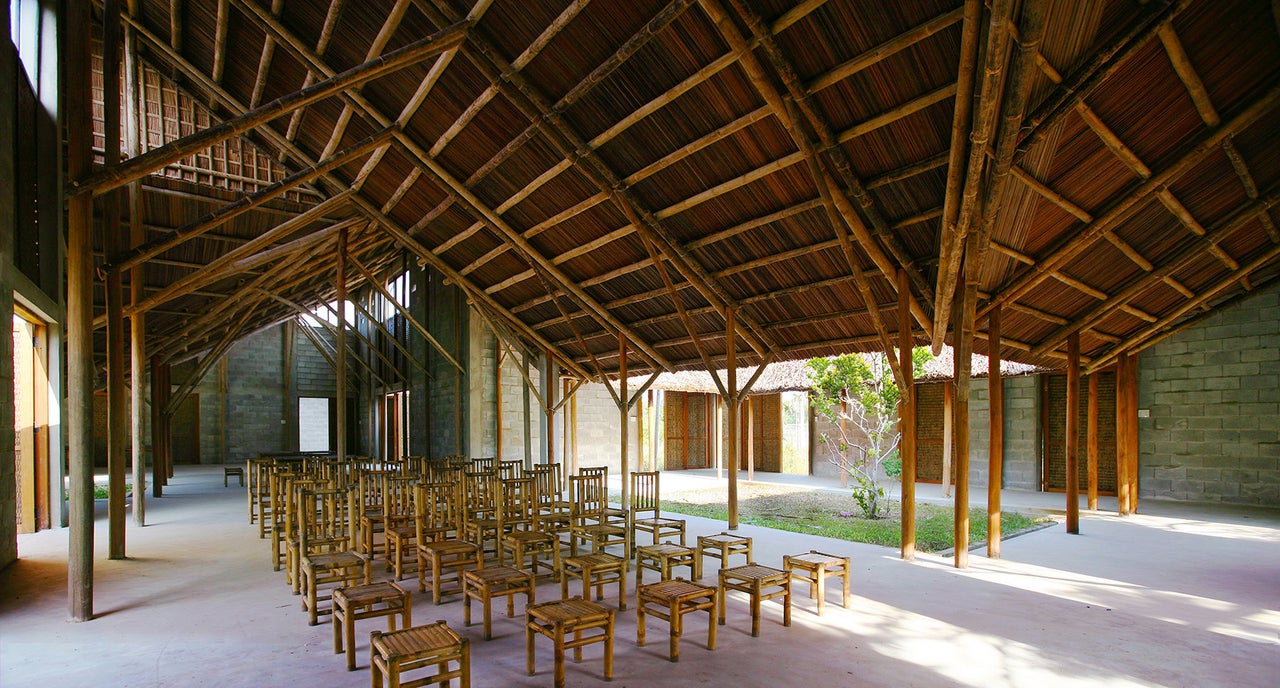 A completed center and agricultural hub meant to serve tourists and the local, historically impoverished community, in an attempt to connect the old and new quarters of Cam Thanh.