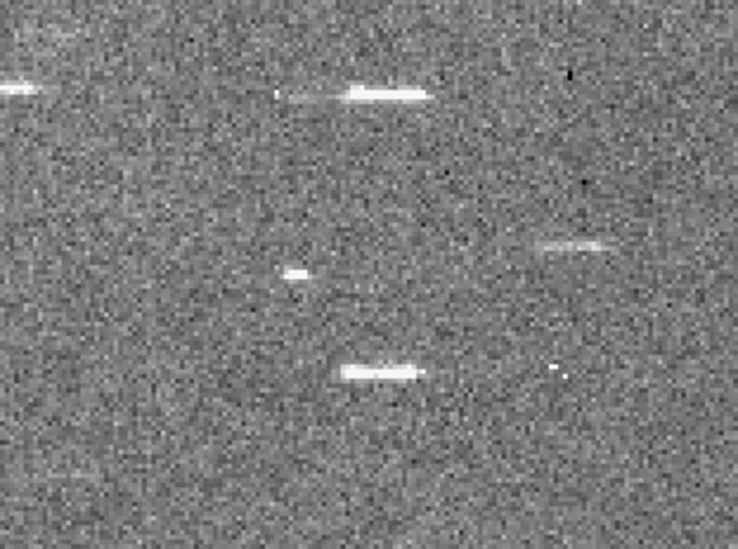 Object WT1190F, the fast-moving white spot in the middle.