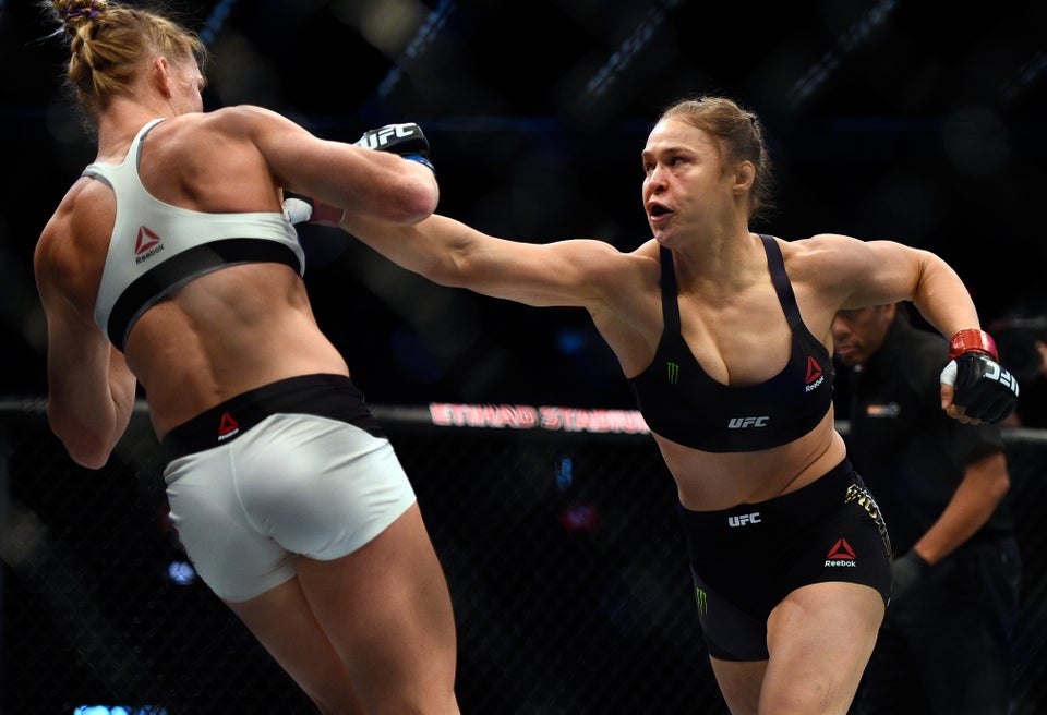 Ronda Rousey is knocked out by Holly Holm in UFC title fight - Los