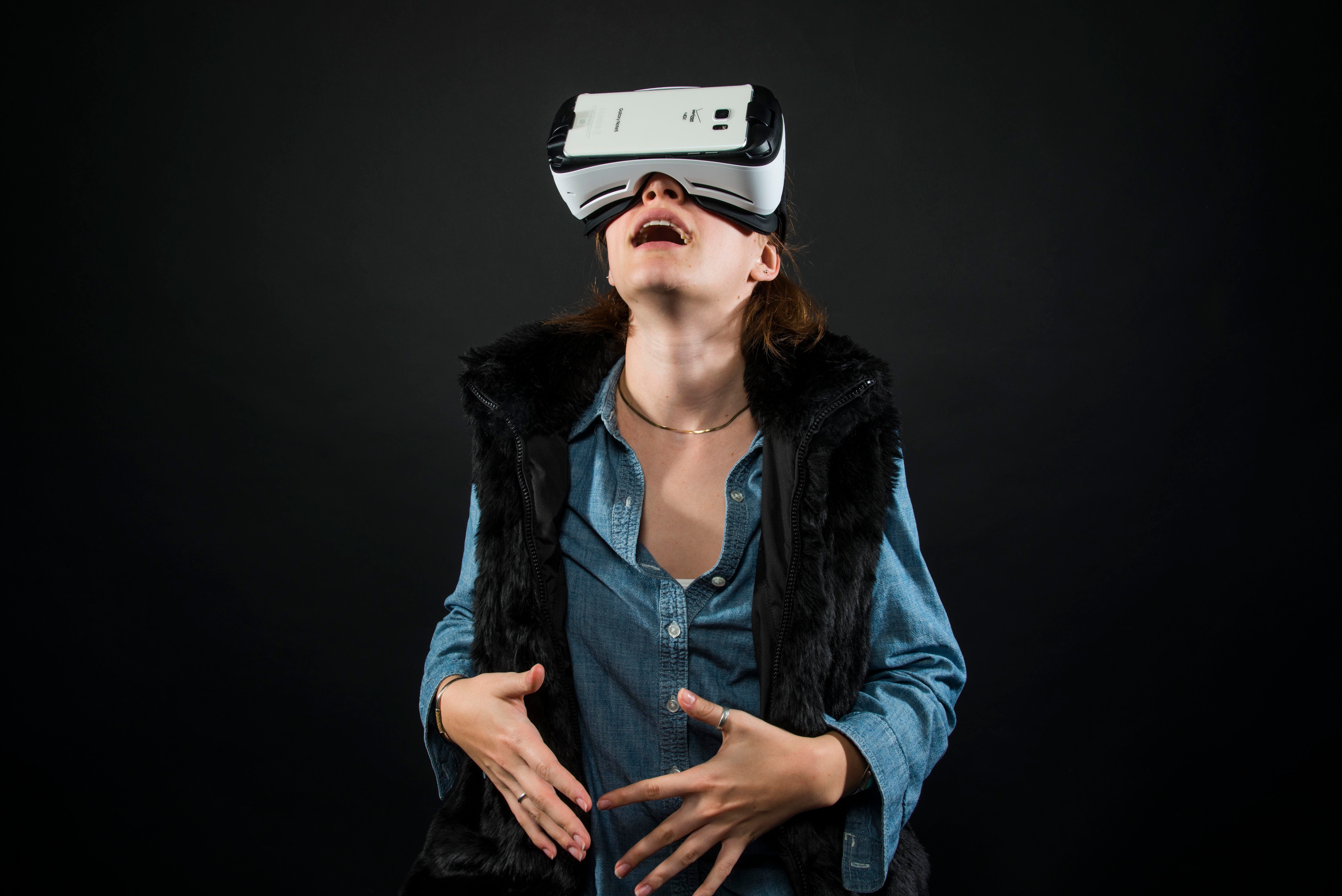 virtual reality falls on face virtual reality falls on face
