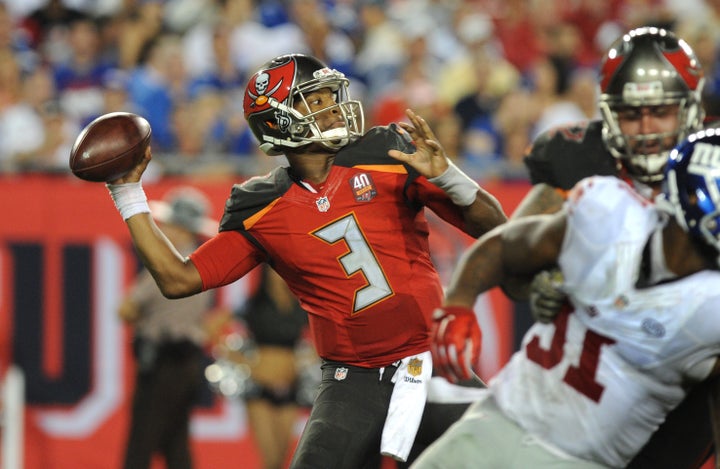 Jameis Winston throws a pass in the fourth quarter against the New York Giants on Nov. 8, 2015.