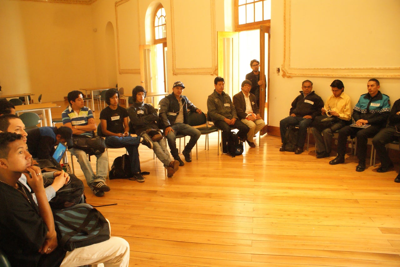 Initial workshop for <em>De tu puño y letra. Diálogos en el ruedo</em>, Quito, Ecuador, 2015. Photo courtesy the artist.