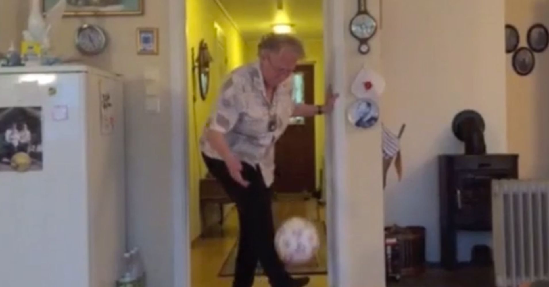 90 Year Old Grandma Displays The Keepy Uppy Skills Of A Pro Huffpost