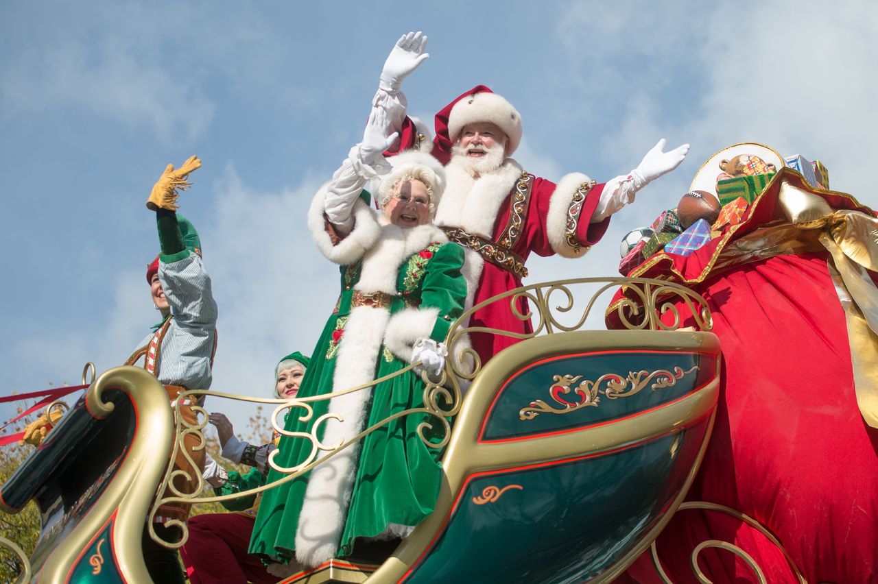 No Macy's Thanksgiving Day Parade is complete without Santa. 