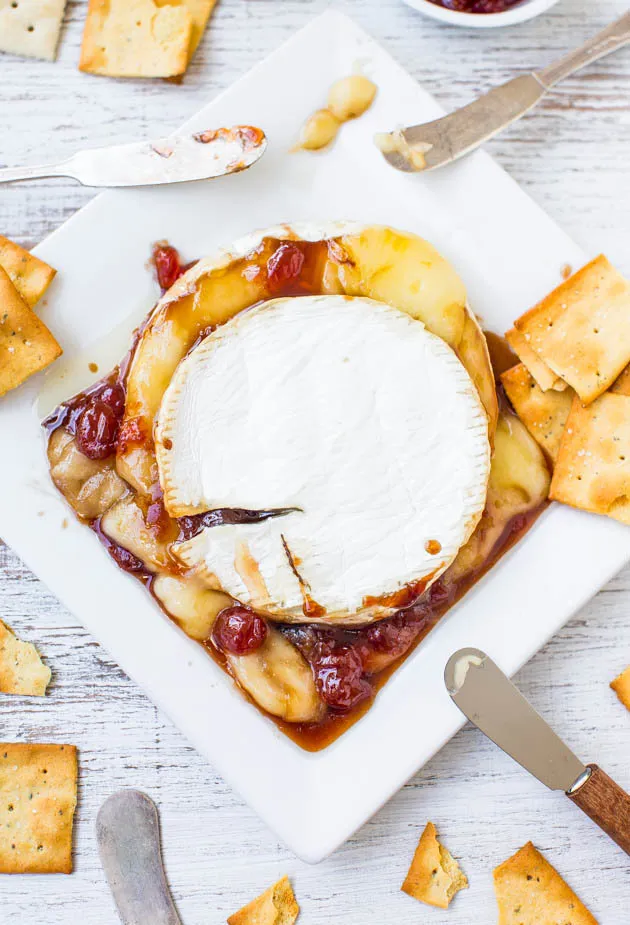 Cranberry Pecan Baked Brie - bell' alimento