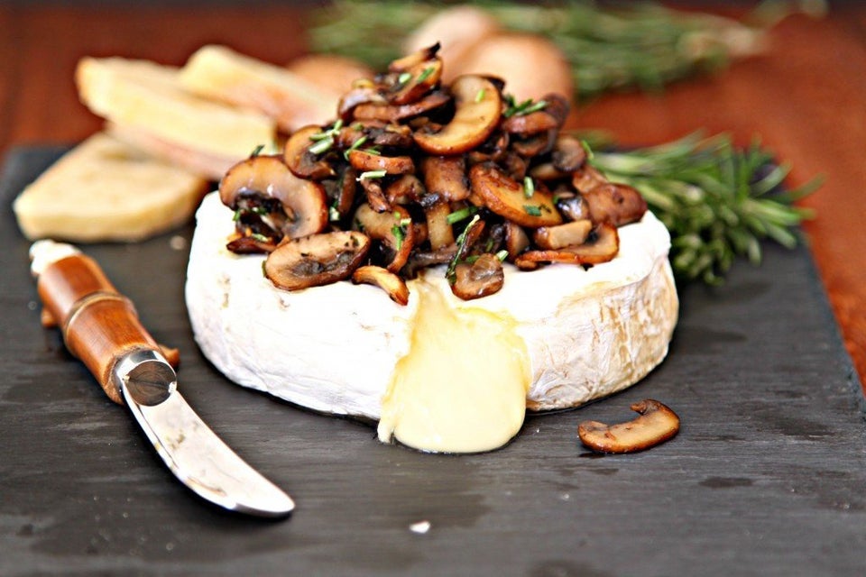 Cranberry Pecan Baked Brie - bell' alimento