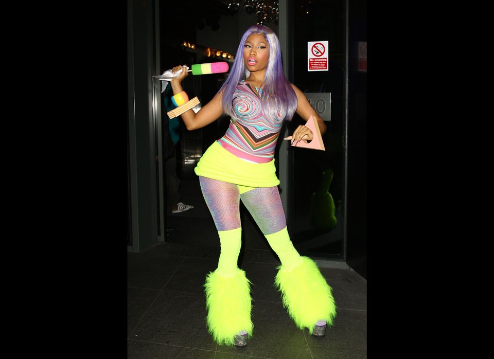 50 Of The Craziest Outfits Nicki Minaj Bravely Wore In Public Huffpost Life 