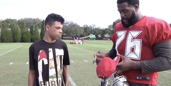 Tampa Bay Buccaneers Surprise Siblings Who Lost Their Parents In Car ...