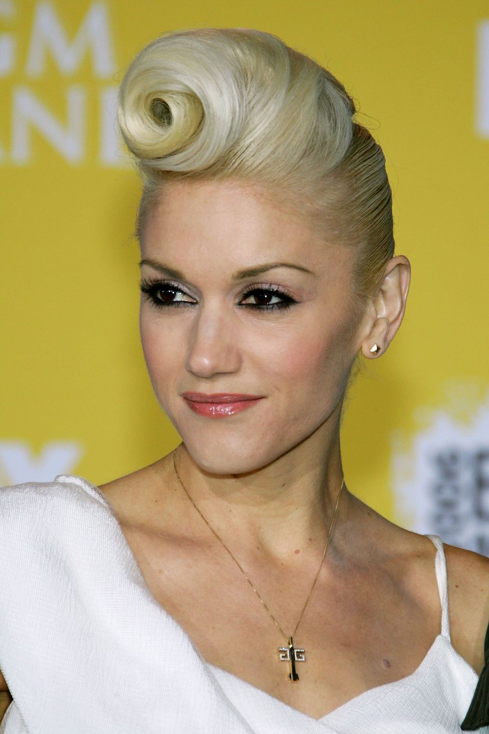 Victory Rolls And The Stars Who've Dared To Wear Them | HuffPost Life