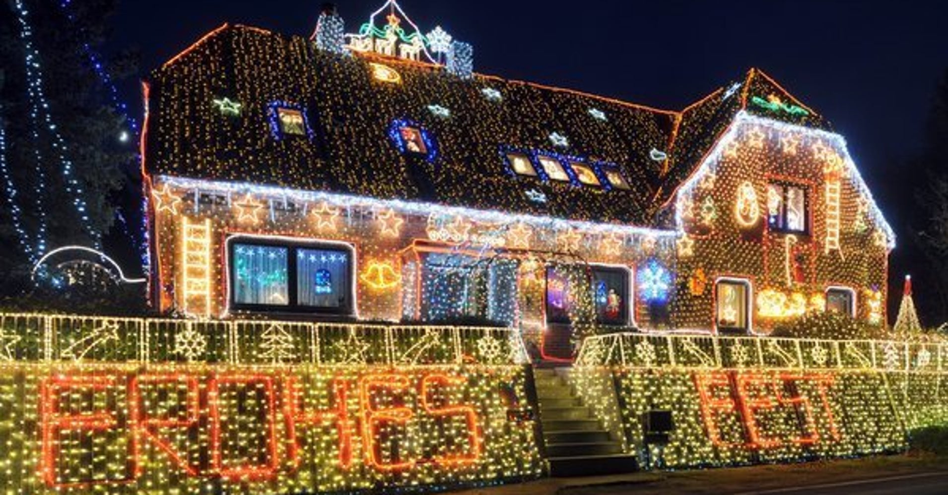 These Homes Dripping In Christmas Lights Would Make Even Scrooge Feel
