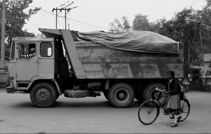 A truck transporting radioactive uranium ore passes through a town.
