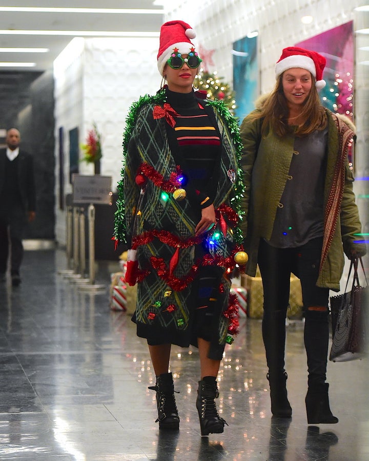 Beyoncé’s Christmas-Themed Getup Beats Your Ugly Holiday Sweater ...