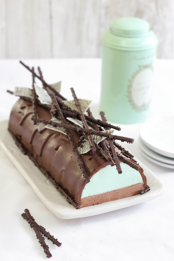 Bûche de Noël (French Yule Log Cake) - International Desserts Blog