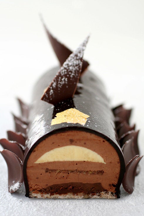 Bûche de Noël (French Yule Log Cake) - International Desserts Blog