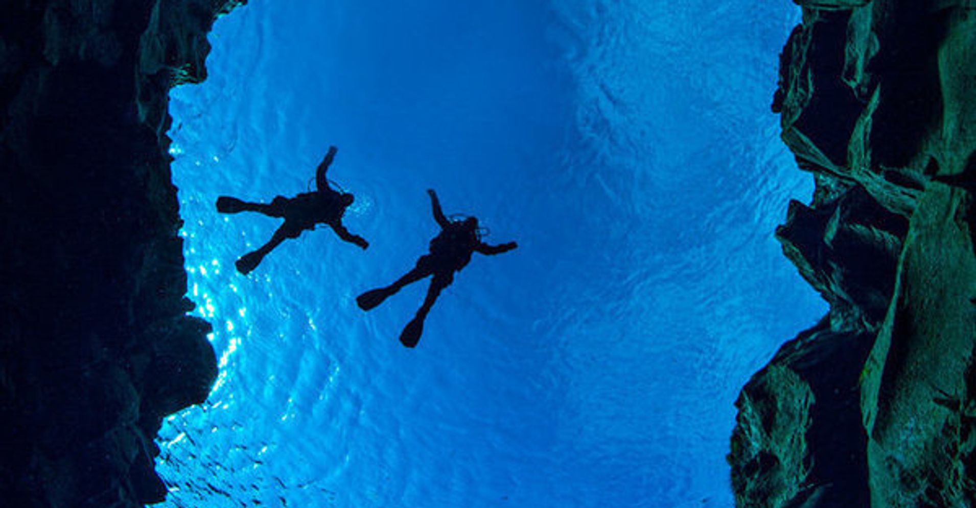 This Is What Its Like To Dive Between Two Continents Huffpost 